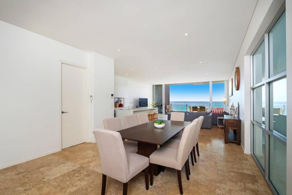Appartamento Beach And Ocean Front Penthouse With Wifi And Parking Entrance Esterno foto