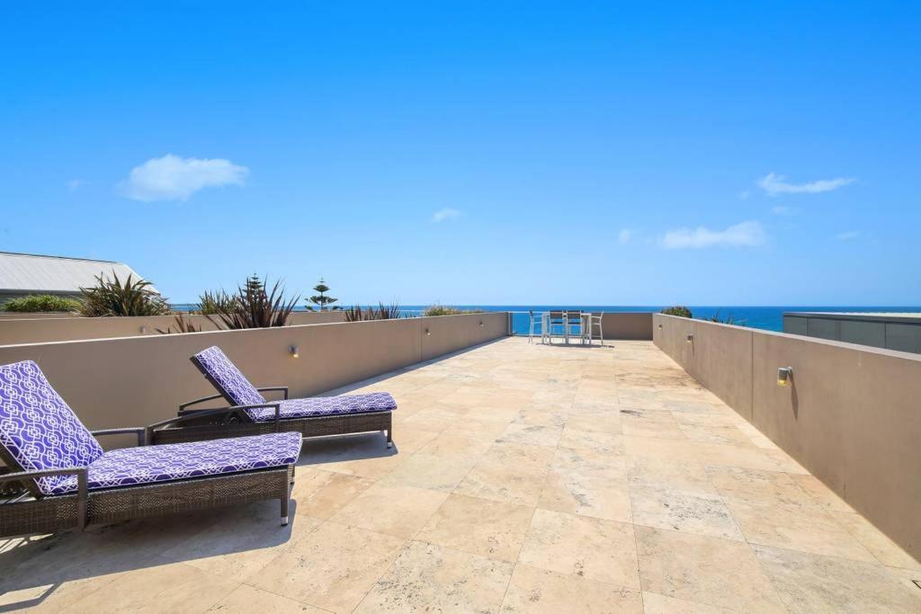 Appartamento Beach And Ocean Front Penthouse With Wifi And Parking Entrance Esterno foto